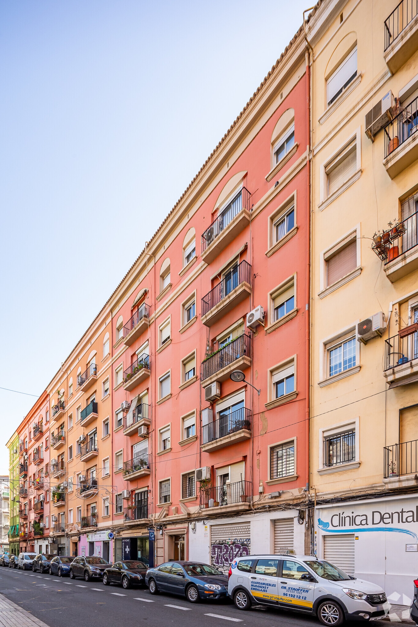 Retail in València, Valencia to rent Primary Photo- Image 1 of 2