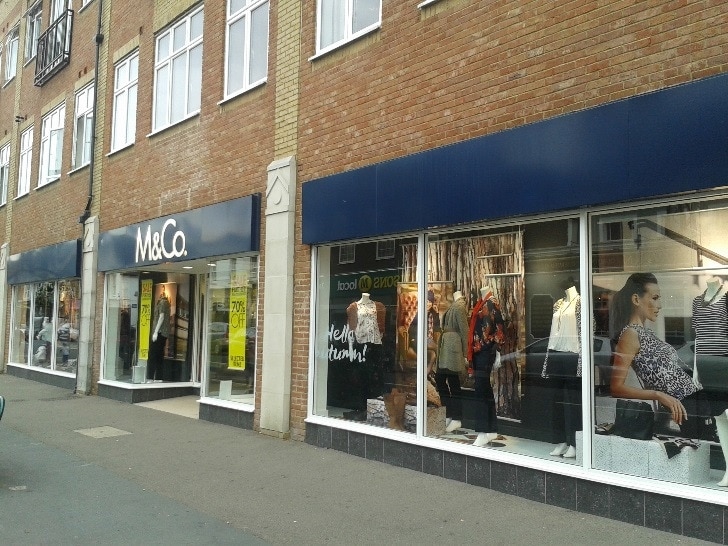 29 High St, Horley to rent - Primary Photo - Image 2 of 2