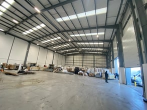 Leeside Rd, London to rent Interior Photo- Image 1 of 3