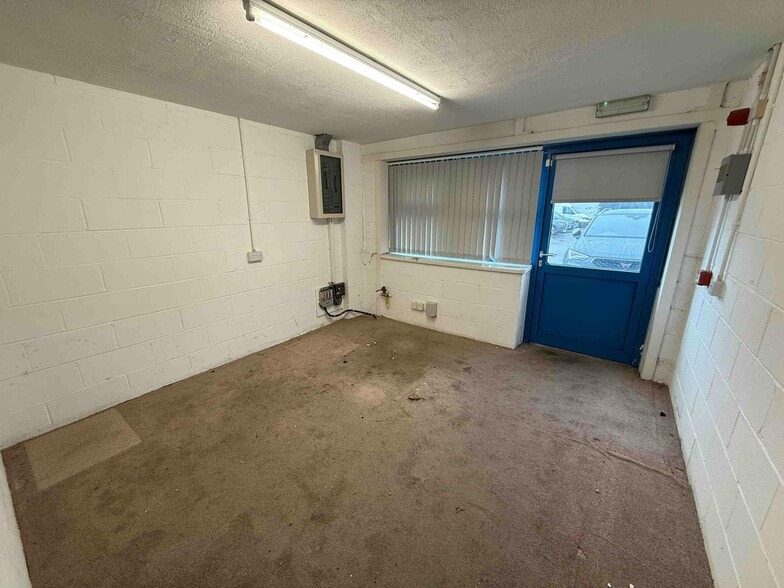 Unit 5, Silverdale Enterprise Centre, Newcastle Under Lyme for sale - Interior Photo - Image 3 of 6