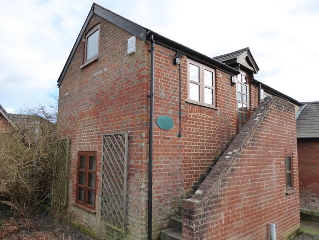 4 Hillside Rd, Aldershot for sale Building Photo- Image 1 of 1