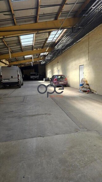 Industrial in Neuilly-en-Thelle for sale - Interior Photo - Image 3 of 5