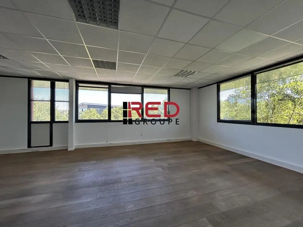 Location Bureaux 121 m² - Photo 1