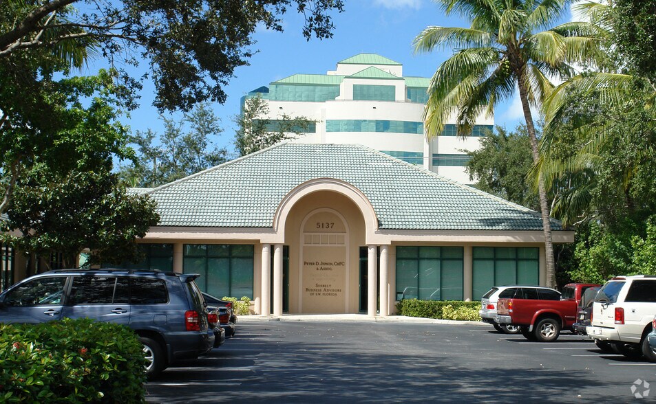 5137 Castello Dr, Naples, FL for sale - Primary Photo - Image 1 of 1