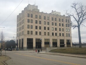 100 S Jefferson Ave, Saginaw, MI for rent Building Photo- Image 1 of 1