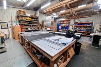 Old School Ln, Hook to rent Interior Photo- Image 1 of 3