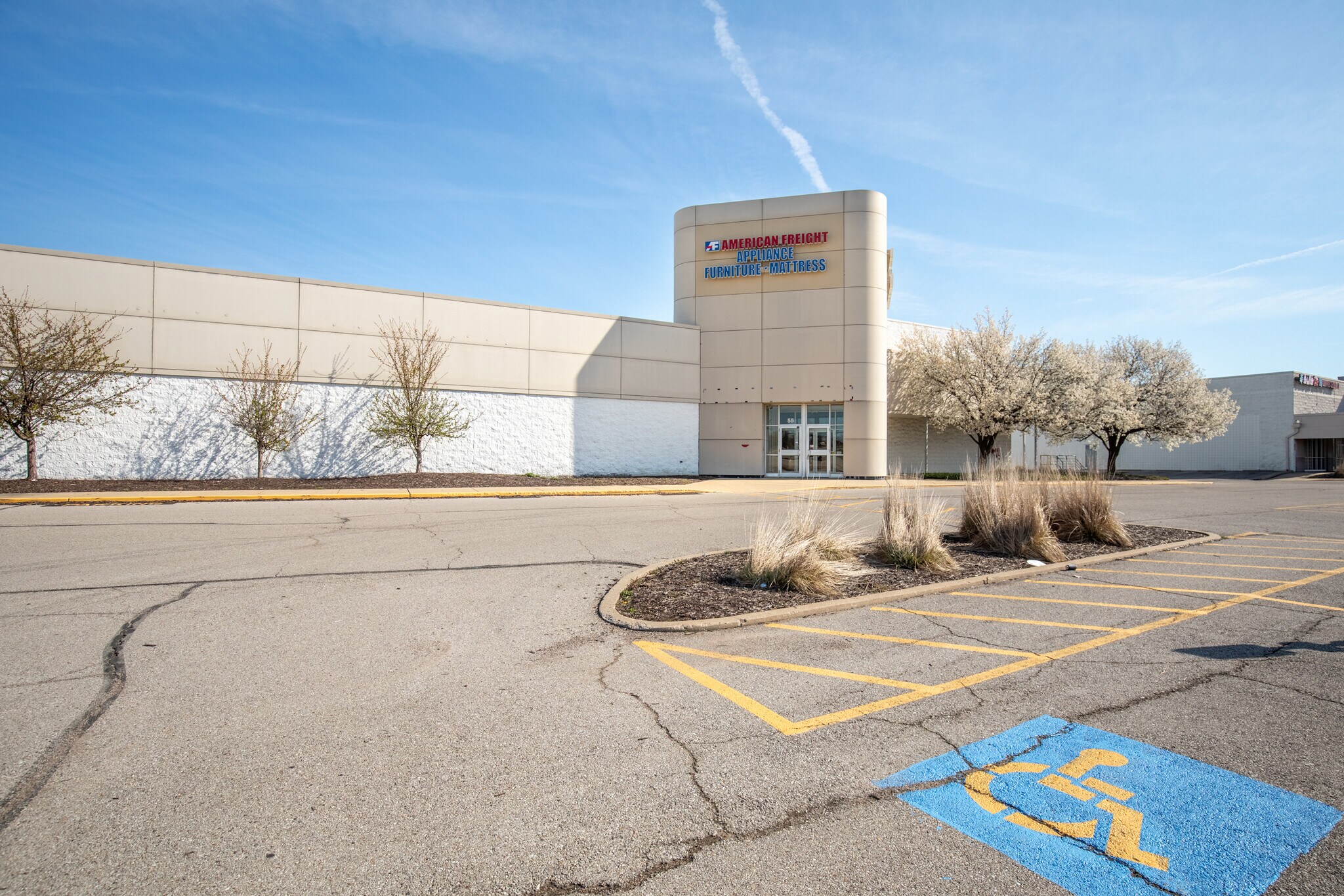 47-67 Ludwig Dr, Fairview Heights, IL to rent Primary Photo- Image 1 of 44