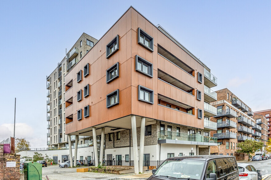 Leven Rd, London for sale - Primary Photo - Image 1 of 1