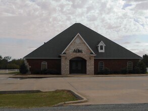 34550 Airline Road, Pauls Valley, Oklahoma, 73075 -1, Pauls Valley, OK for sale Primary Photo- Image 1 of 1