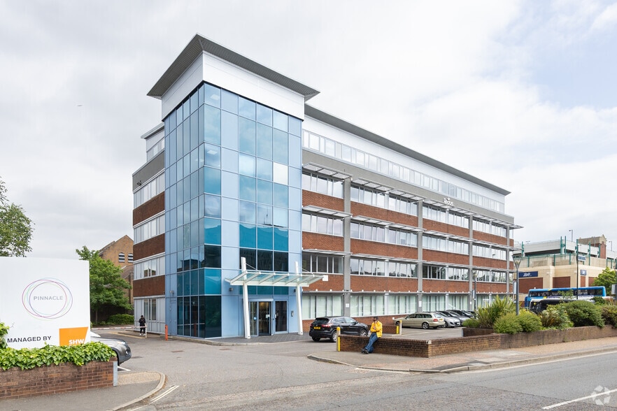 Station Way, Crawley to rent - Building Photo - Image 1 of 17