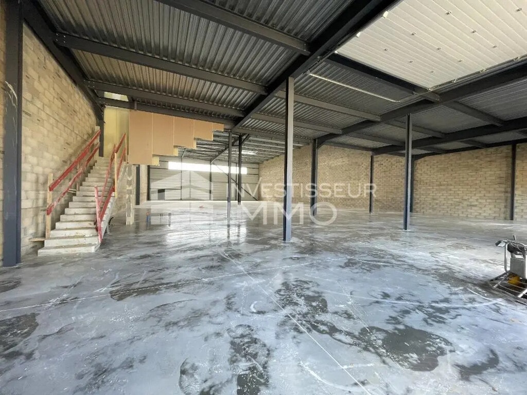 Location Local d'activités 467 m² - Photo 1