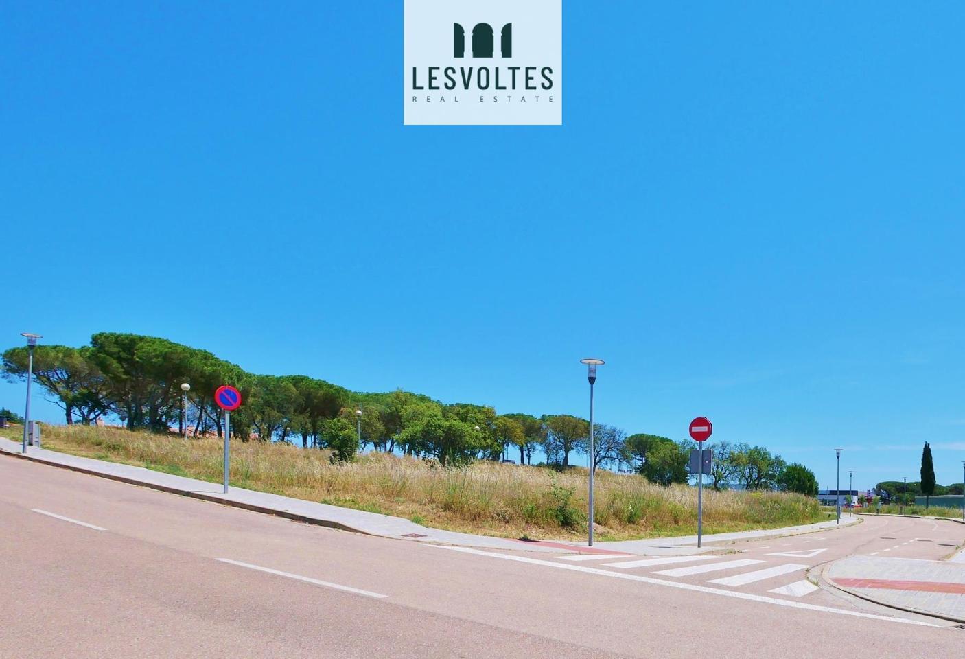 Residencial Mas Borrell portfolio of 5 properties for sale on LoopNet.co.uk Primary Photo- Image 1 of 5