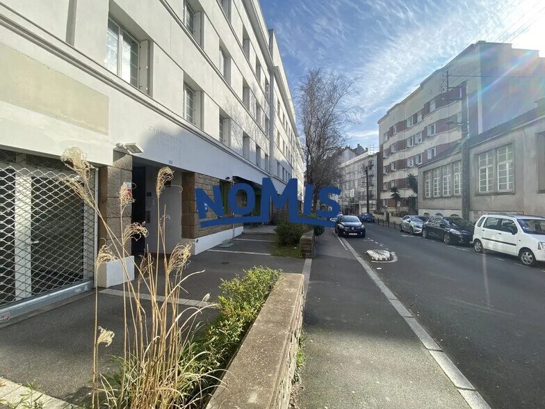 Retail in Nantes to rent - Building Photo - Image 2 of 6