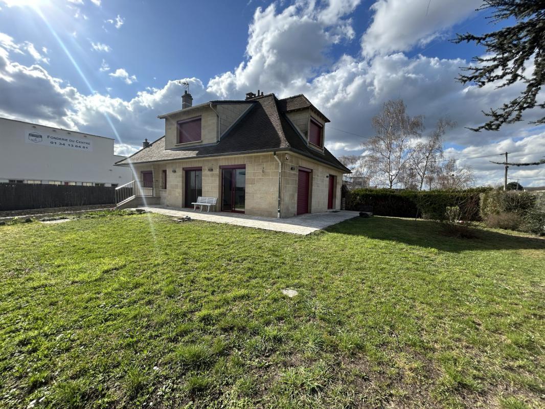 Office in Beauchamp to rent Building Photo- Image 1 of 23