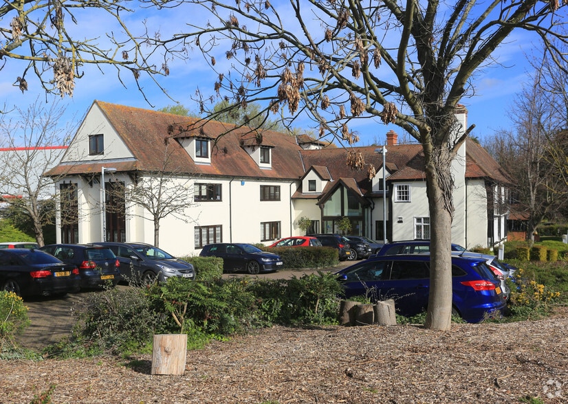 Springhead Rd, Northfleet to rent - Building Photo - Image 2 of 12