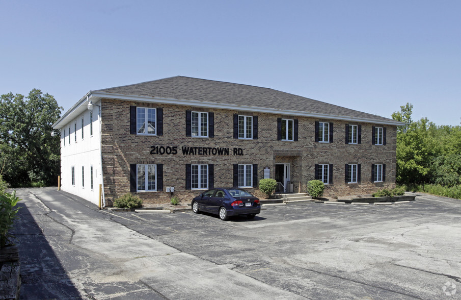 21005 Watertown Rd, Waukesha, WI for rent - Building Photo - Image 1 of 3