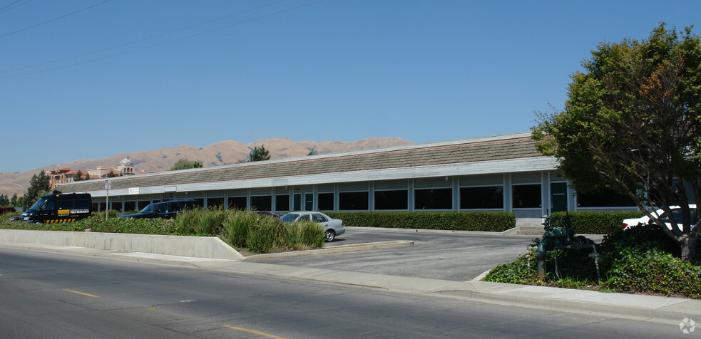 162-194 S Hillview Dr, Milpitas, CA for rent - Building Photo - Image 3 of 3