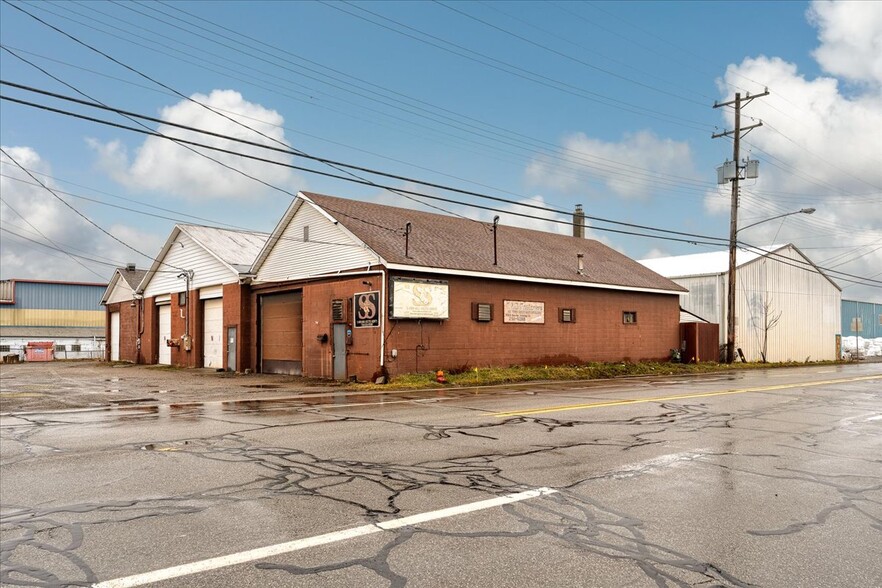 2600 Duss Ave, Ambridge, PA for sale - Primary Photo - Image 1 of 59