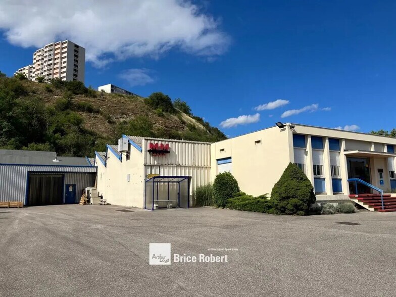 86 Rue De La Pelletière, Rillieux-la-Pape for sale - Primary Photo - Image 1 of 4