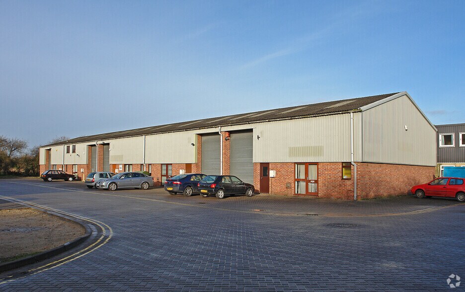 Clare Ter, Carterton for sale - Primary Photo - Image 1 of 1