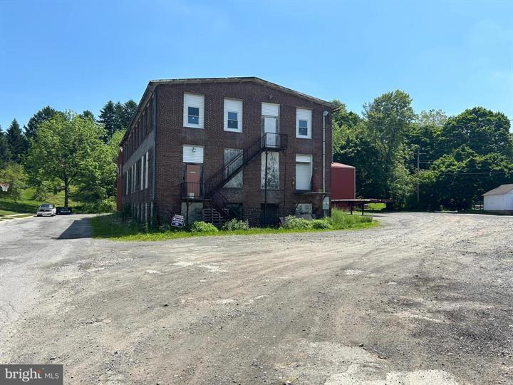 420 Beacon St, Birdsboro, PA for sale - Building Photo - Image 2 of 7