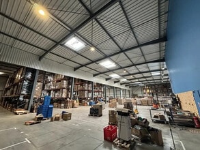 Light Industrial in Jonage to rent Interior Photo- Image 2 of 8