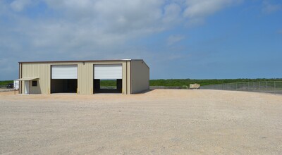 8157 S State Highway 16, Jourdanton, TX for rent Building Photo- Image 1 of 4