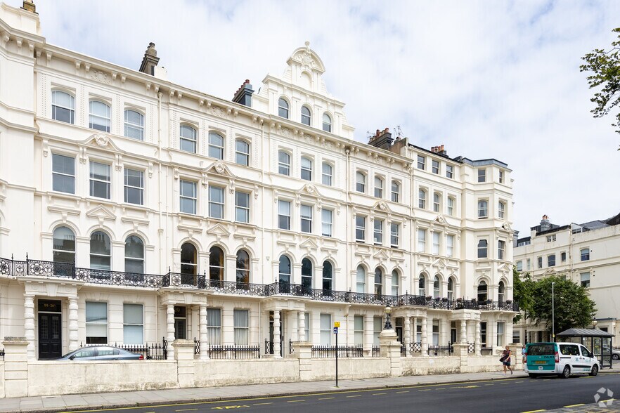 27 Church Rd, Hove to rent - Building Photo - Image 1 of 3