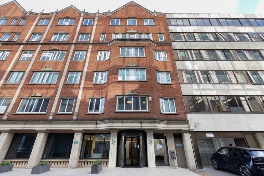 25-30 North Row, London to rent - Interior Photo - Image 1 of 10