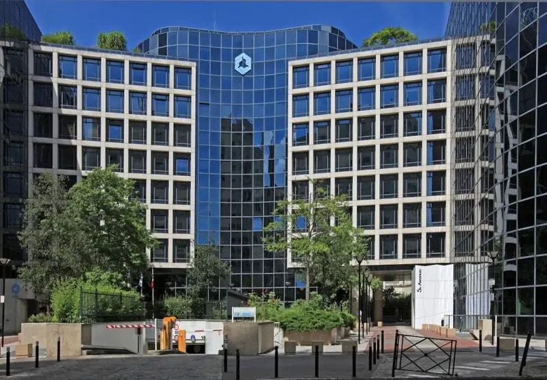 47 Rue Louis Blanc, Courbevoie to rent - Building Photo - Image 2 of 14