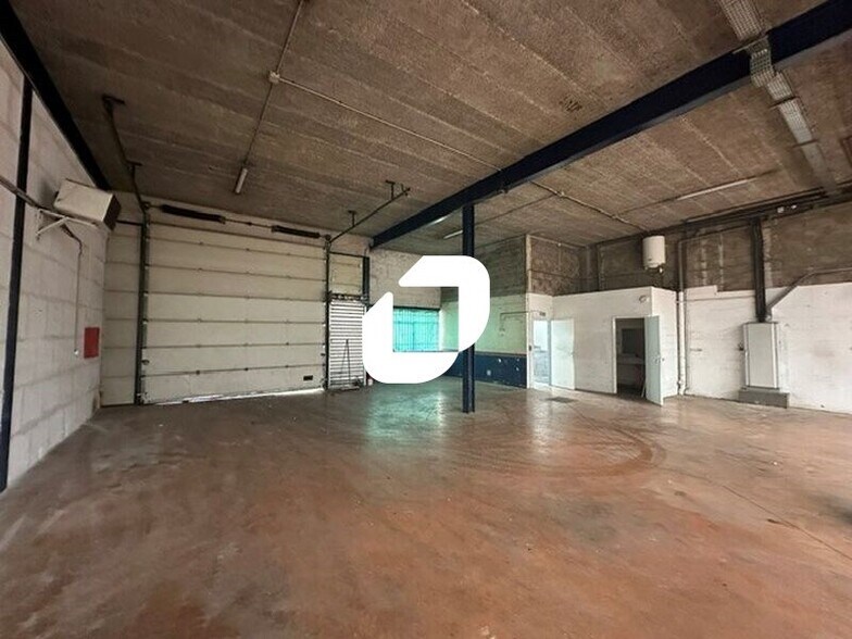 Light Industrial in Villepinte to rent - Interior Photo - Image 2 of 14