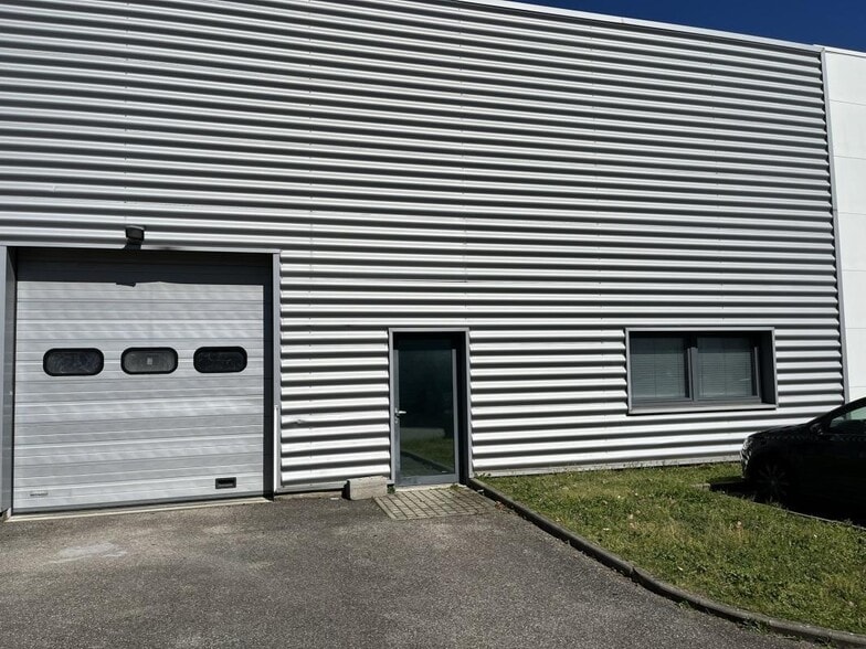 Light Industrial in Décines-Charpieu to rent - Building Photo - Image 3 of 20