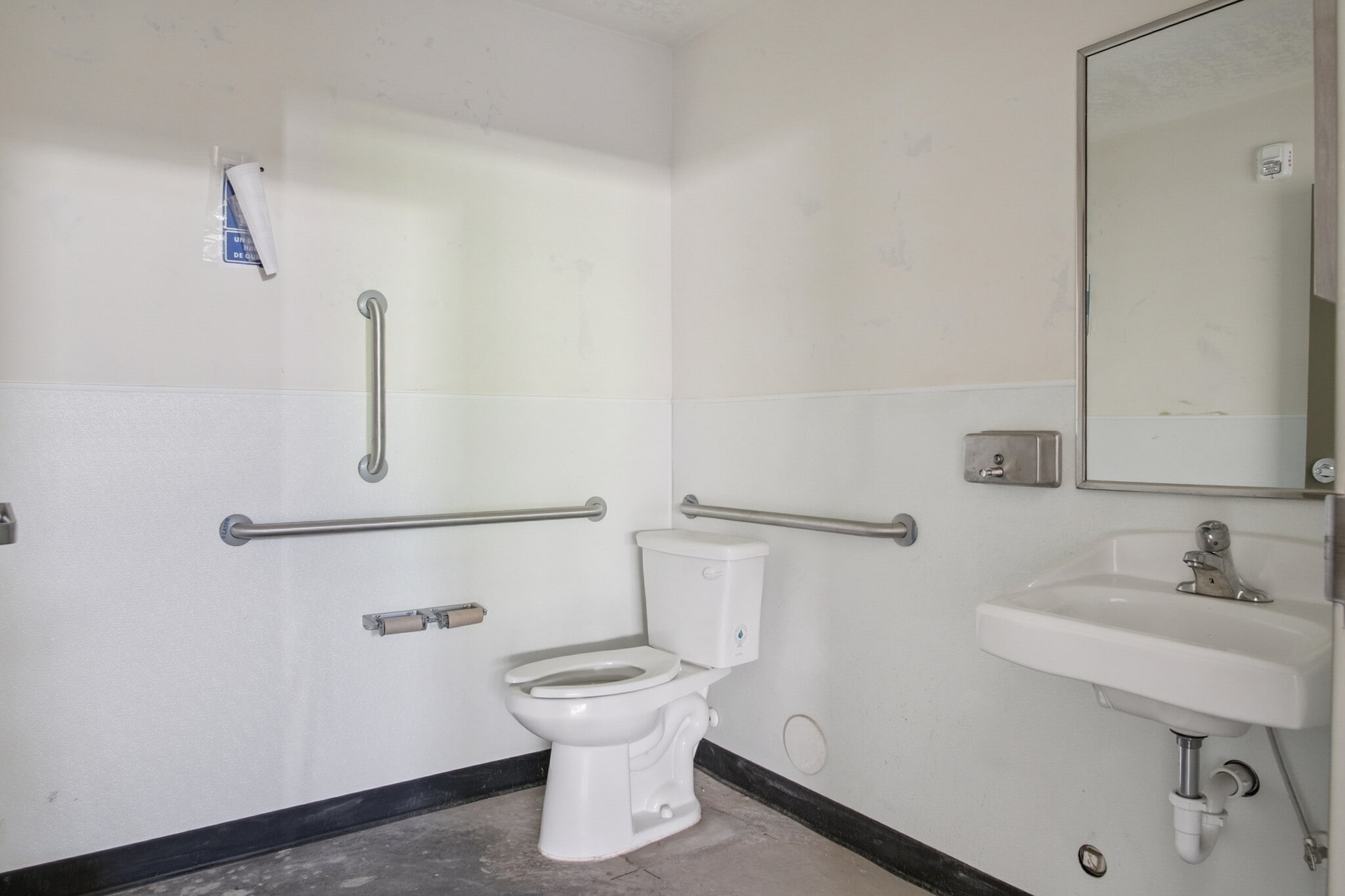 9456 S Bagley Park Rd, West Jordan, UT to rent Interior Photo- Image 1 of 15