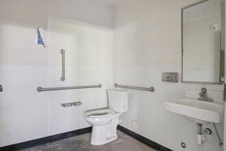 9456 S Bagley Park Rd, West Jordan, UT to rent Interior Photo- Image 1 of 15