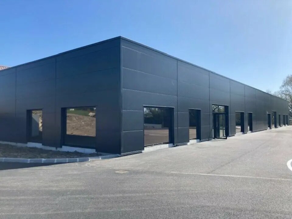 Location Commerce 400 m² à 800 m² - Photo 1