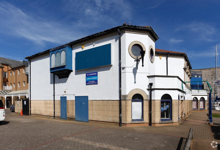 Village Sq, Brighton to rent - Primary Photo - Image 1 of 7