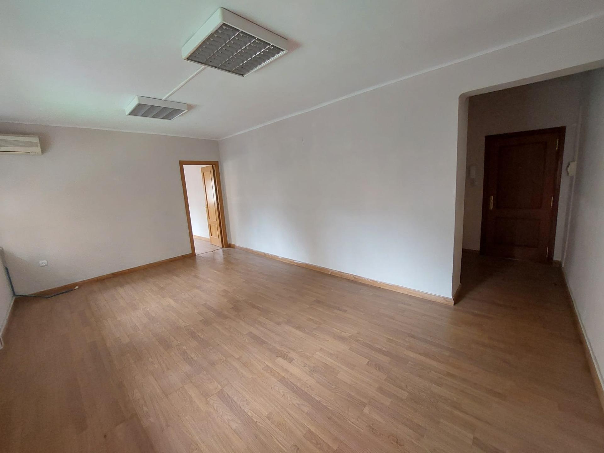 Office in Cáceres, Cáceres for sale Primary Photo- Image 1 of 8
