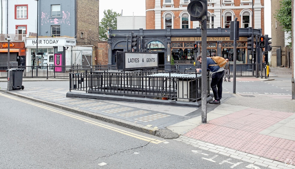 Kentish Town Rd, London to rent - Building Photo - Image 2 of 3