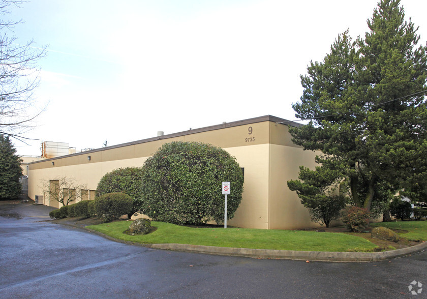 9735 SW 97th Ave, Tualatin, OR for rent - Building Photo - Image 1 of 2