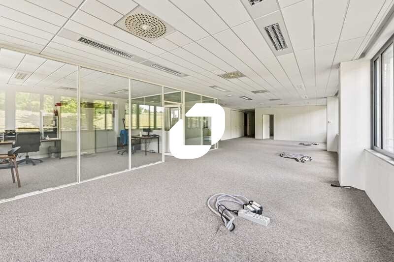 Office in Roissy-en-France to rent - Interior Photo - Image 2 of 15