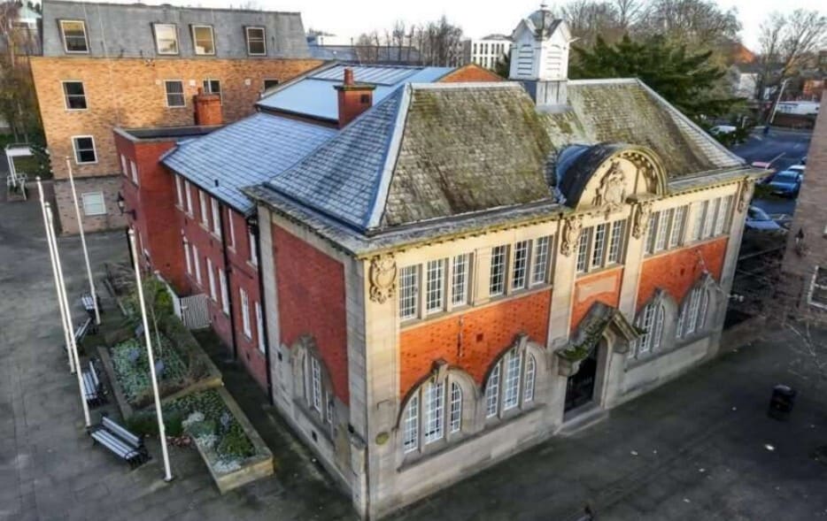 Queens Sq, Wrexham to rent Building Photo- Image 1 of 5