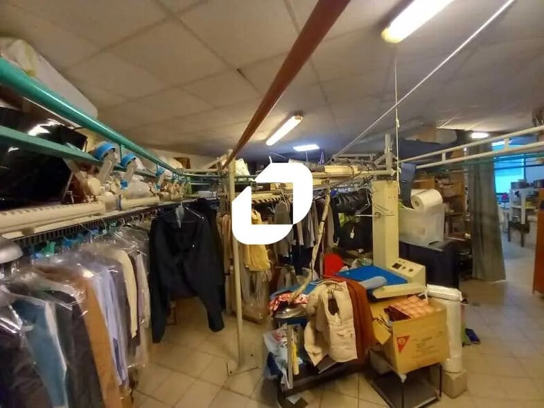 Office in Montrouge to rent - Interior Photo - Image 1 of 12