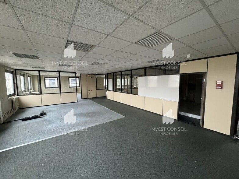 17-21 Rue Du Petit Albi, Cergy to rent - Building Photo - Image 2 of 19