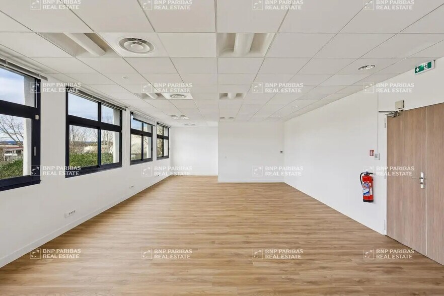 Office in Aix-en-Provence to rent - Interior Photo - Image 3 of 17