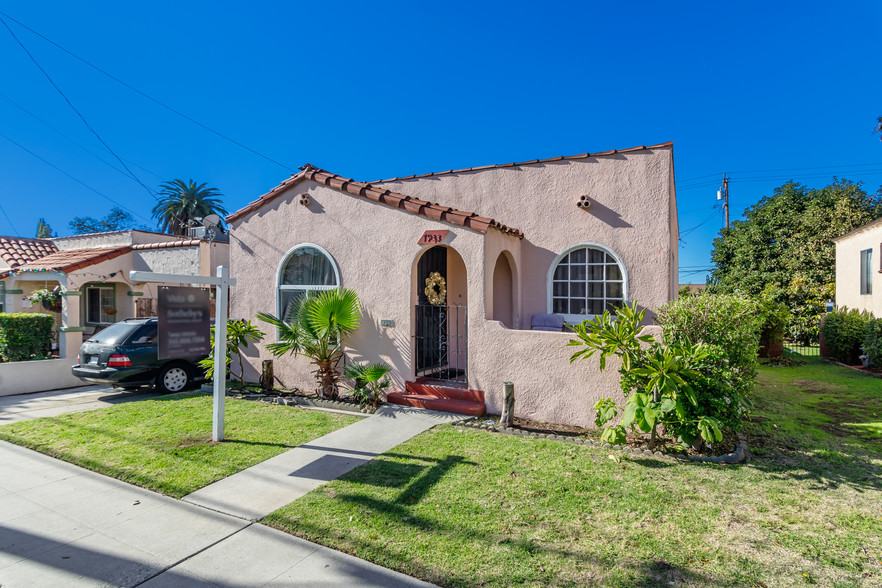 1933 Junipero Ave, Signal Hill, CA for sale - Primary Photo - Image 1 of 1