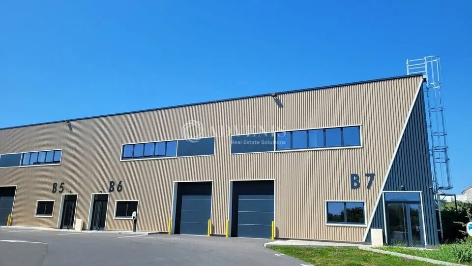 Light Industrial in Carquefou to rent - Building Photo - Image 1 of 6