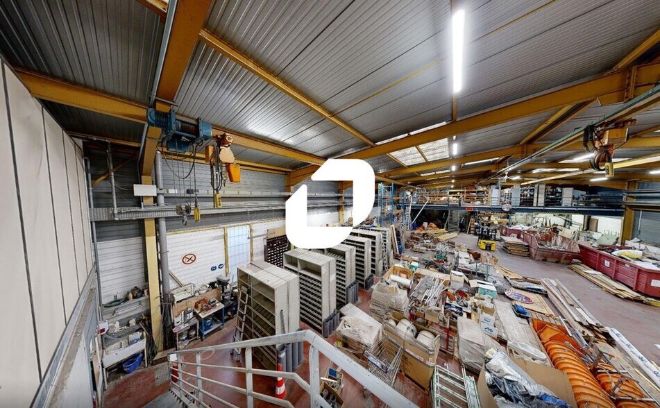 Light Industrial in Vénissieux to rent - Interior Photo - Image 3 of 13