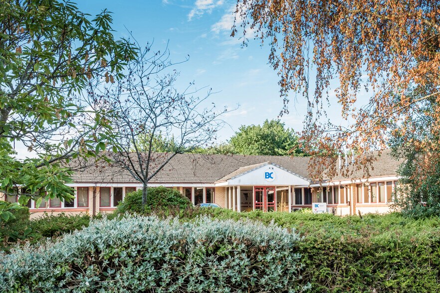 Hampton Ct, Runcorn to rent - Building Photo - Image 2 of 5