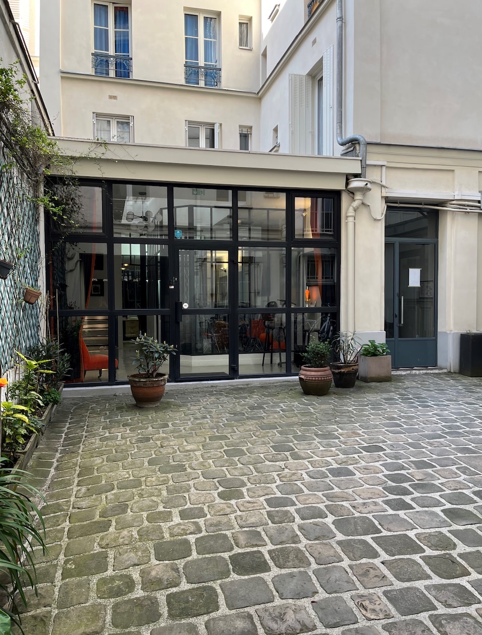 Office in Paris for sale Building Photo- Image 1 of 8