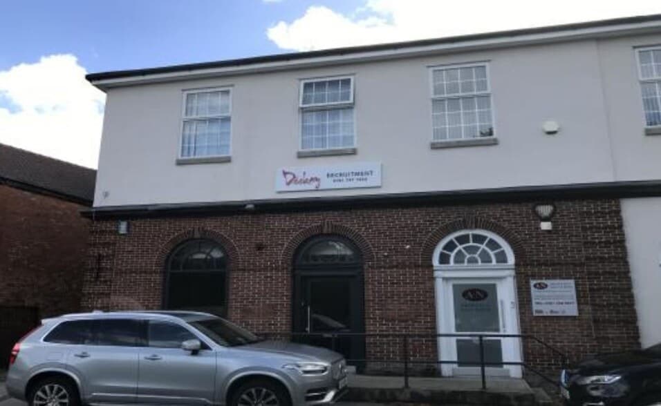 6 Davyhulme Cir, Manchester for sale - Building Photo - Image 1 of 1